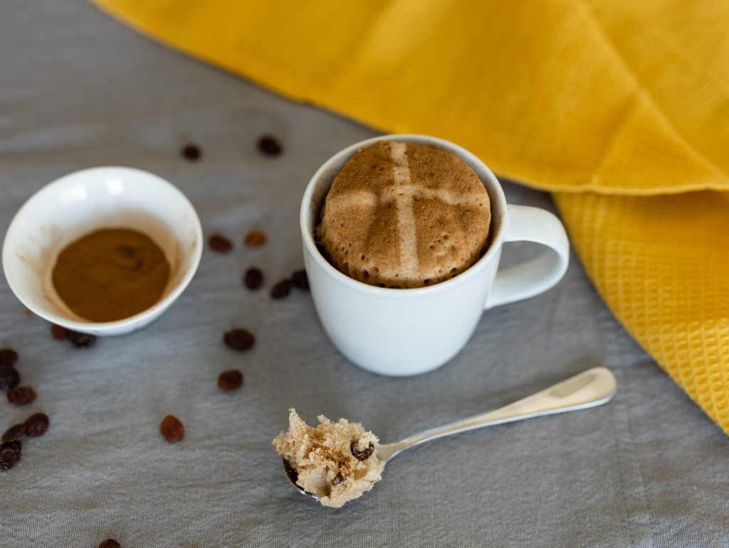 TopLay - Hot cross bun mug cake