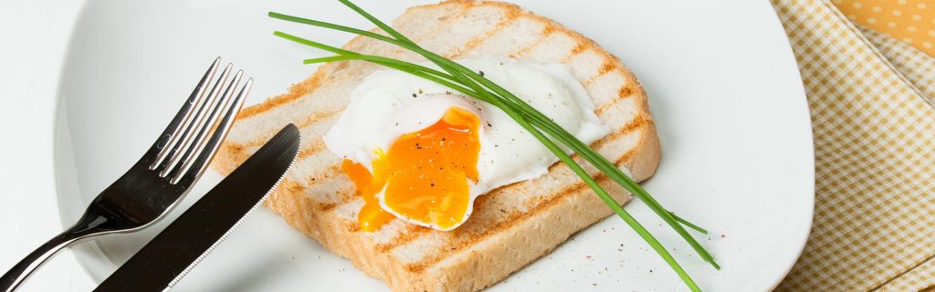 Poached eggs are one of the trickiest egg dishes to make. Luckily we have the perfect egg hack to guarantee perfect poached eggs every time! What's stopping you? Get cracking!