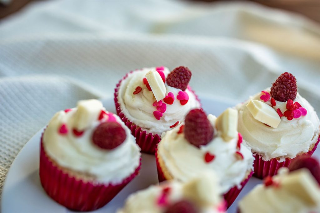 Vanilla cupcakes, the perfect party treat!