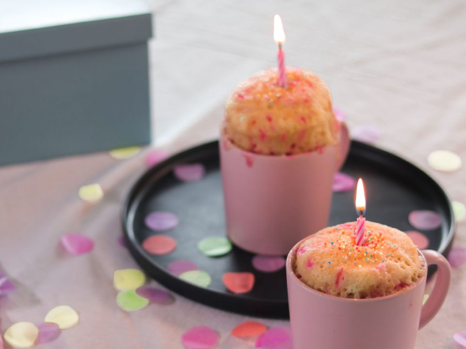 Birthday mug cake | Toplay